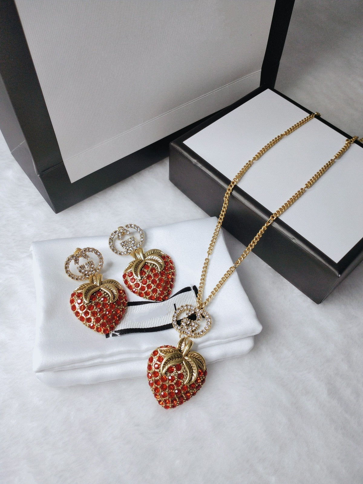 GUCCI RED DIAMOND STRAWBERRY NECKLACE